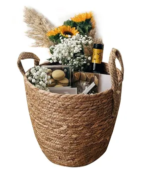 מארז יוקרתי בסלסלת קש